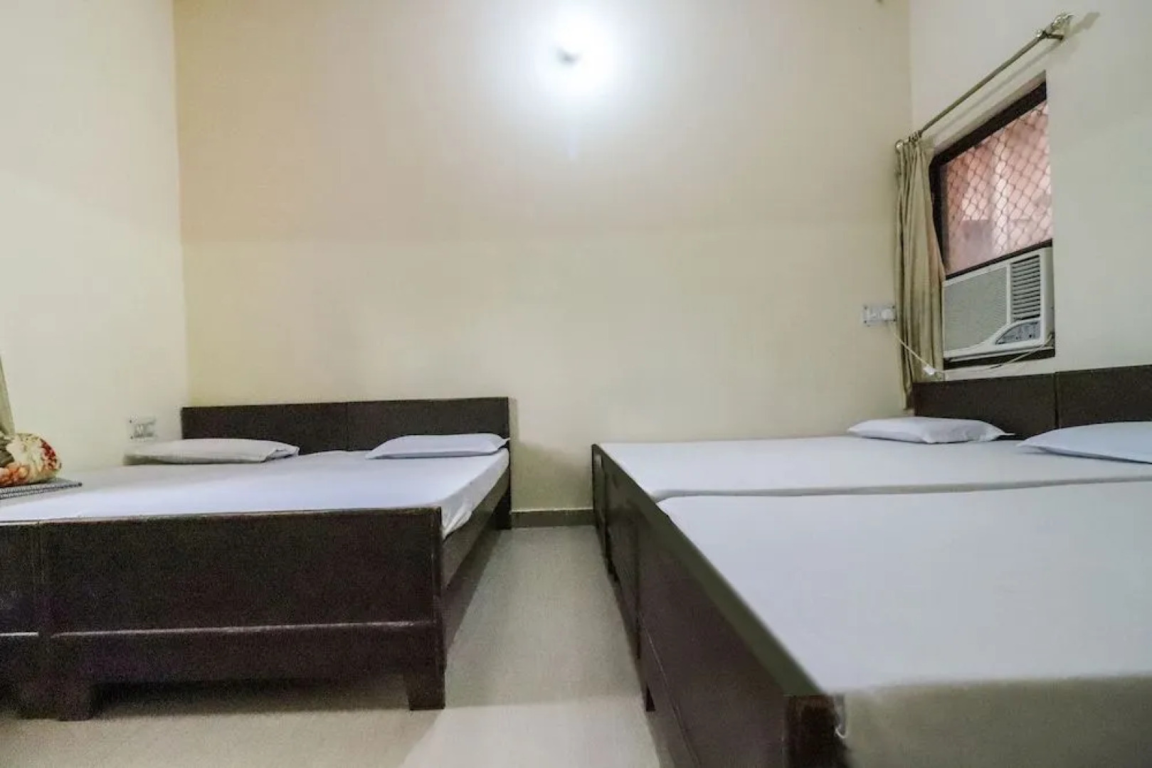 SPOT ON 60838 Shri Giriraj Dham