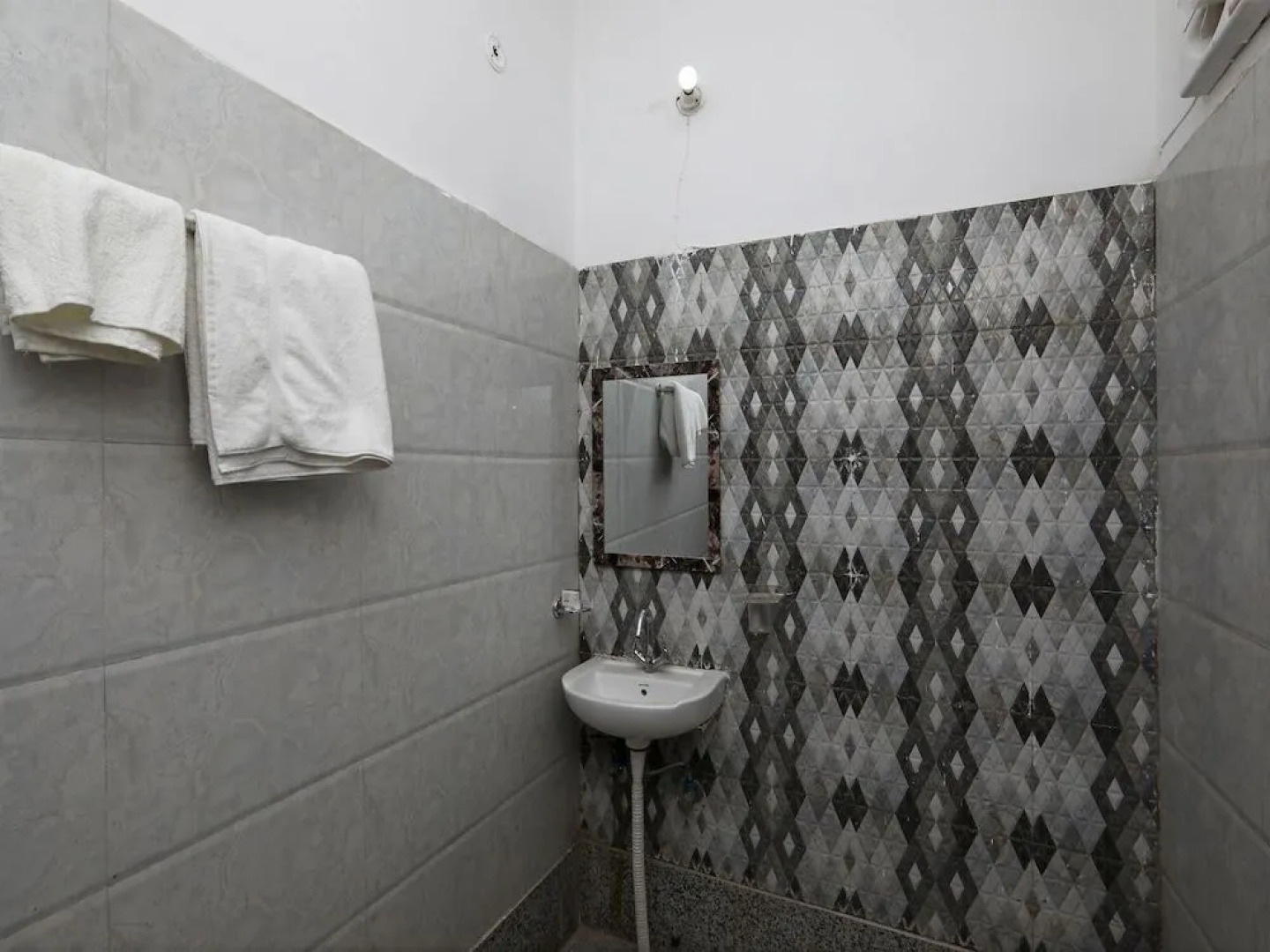 OYO 36700 Moonlight Residency