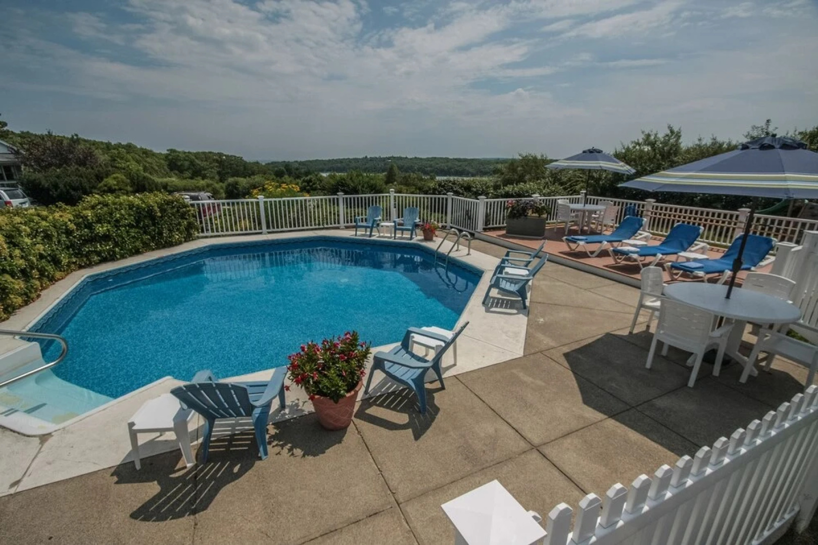 Glen Cove Inn & Suites