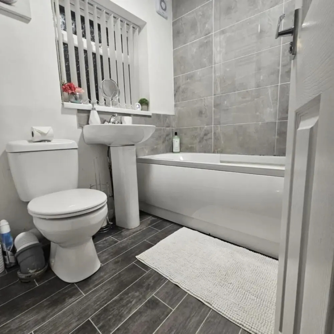 Charming Newcastle Home With Garden, Perfect for Families & Contractors
