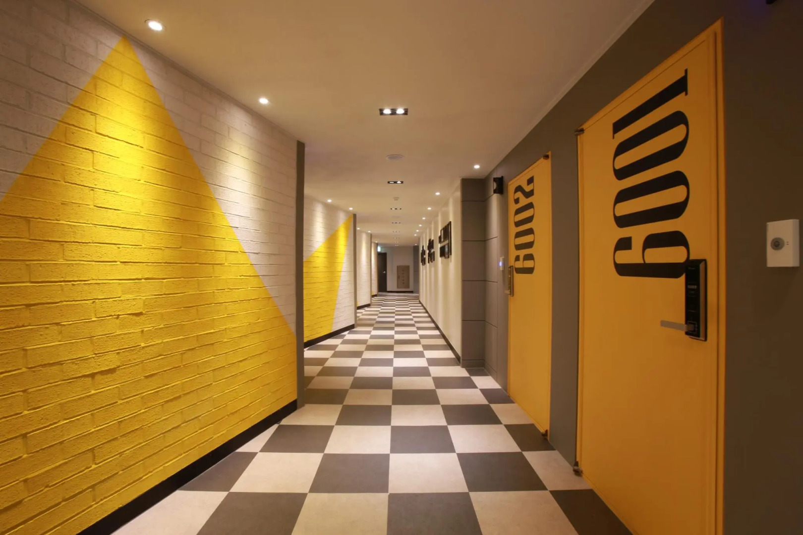 7th Street THE PLAY Hotel