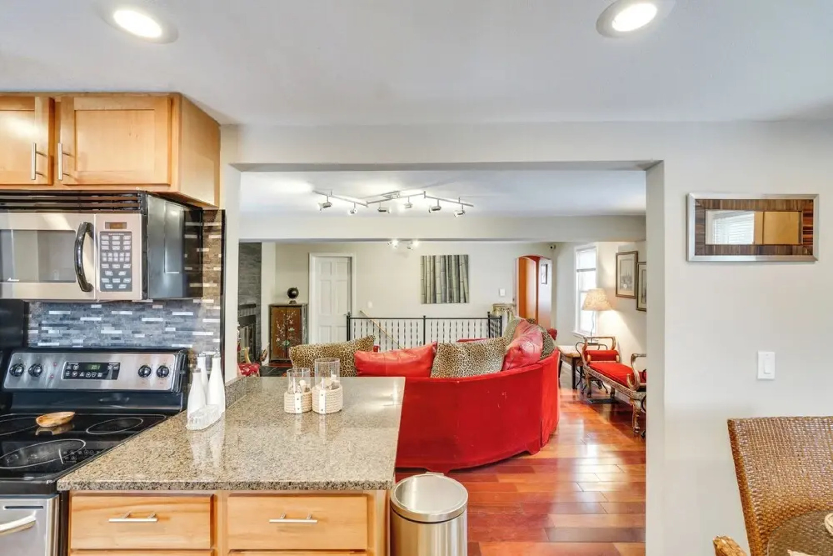 8 Mi to Downtown: Convenient Minneapolis Home