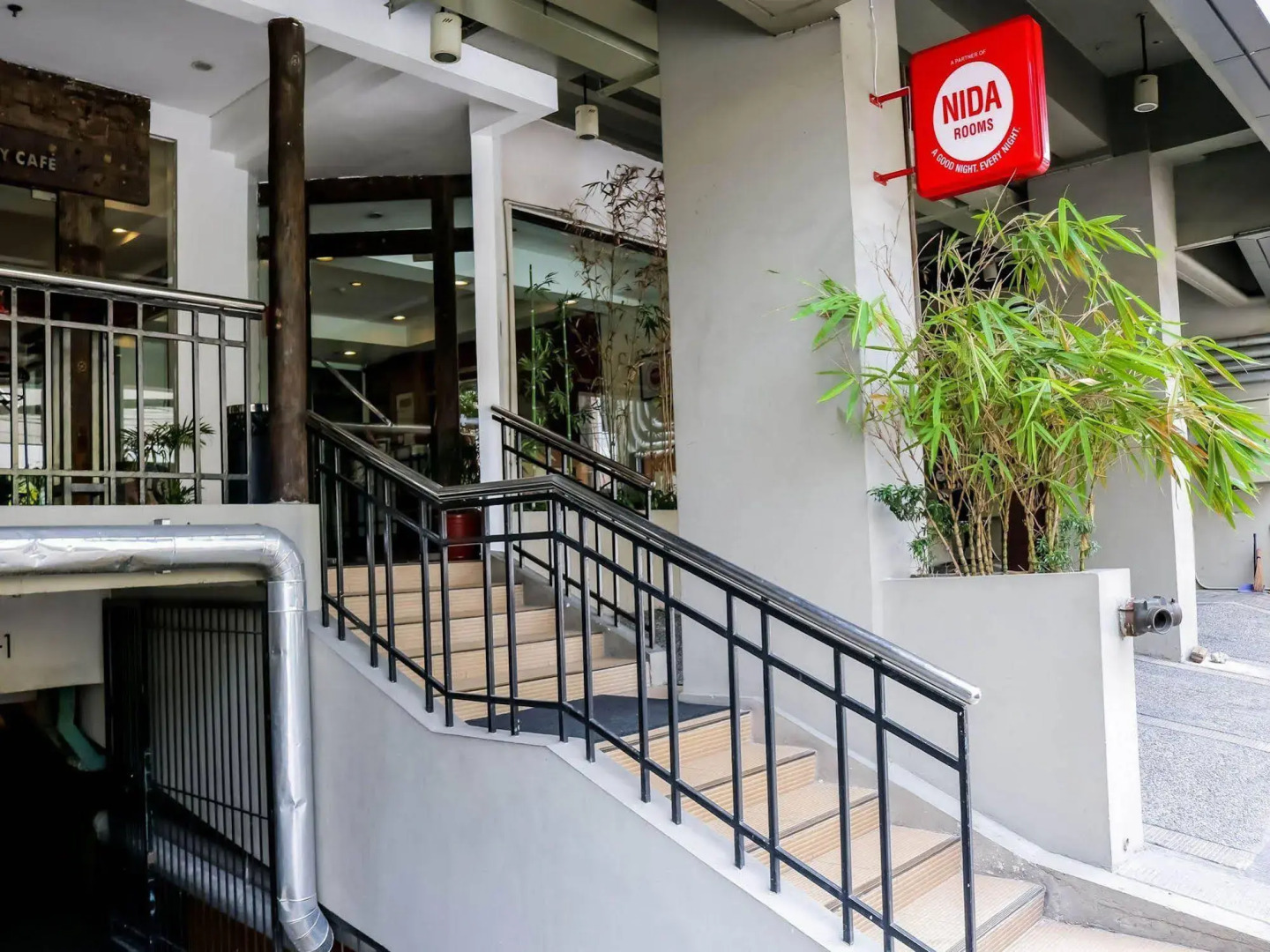 ZEN Rooms Poblacion Makati