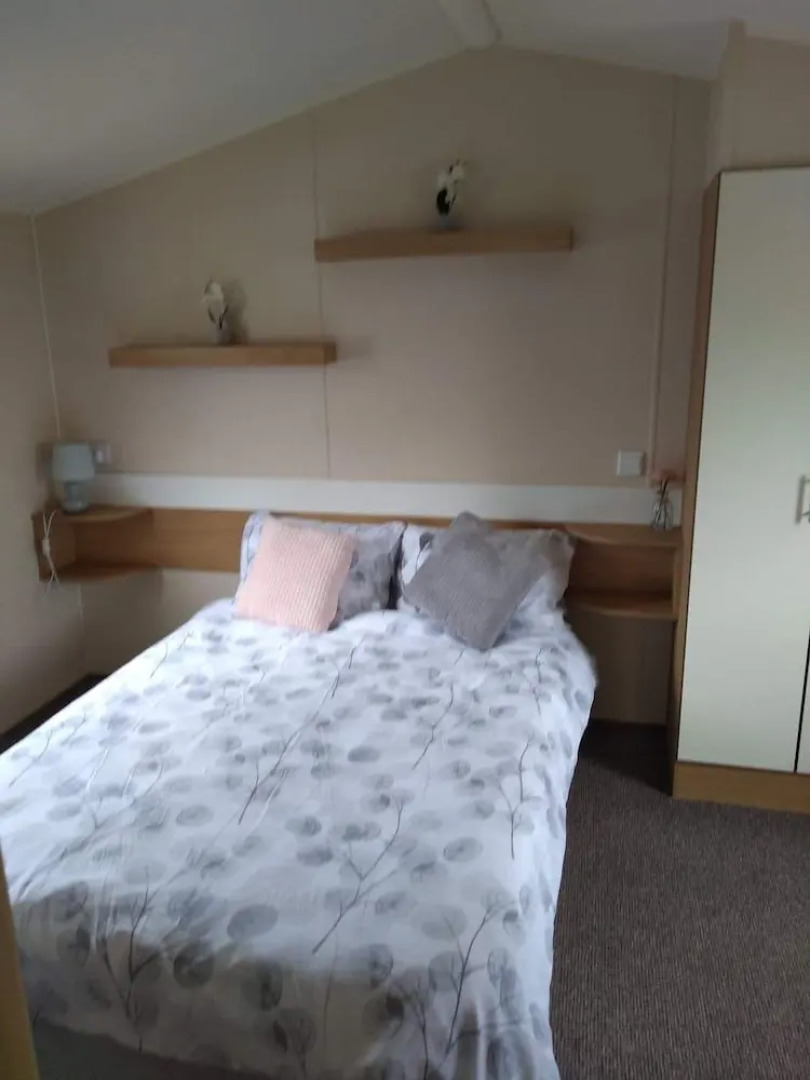 2 Bedroom 6 Berth Caravan With Decking