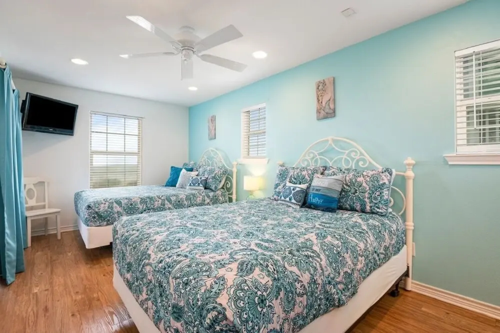 A Texas Star 3 Bedroom Home by RedAwning