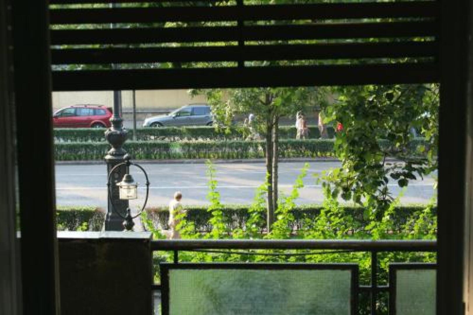 Andrássy Apartment with Inside Parking