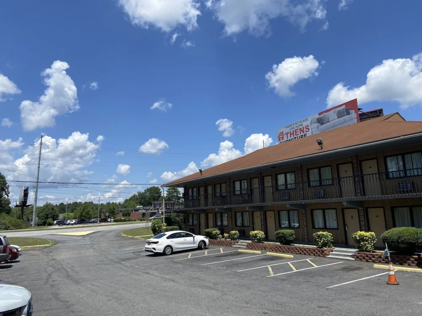 Inn Between The Hedges
