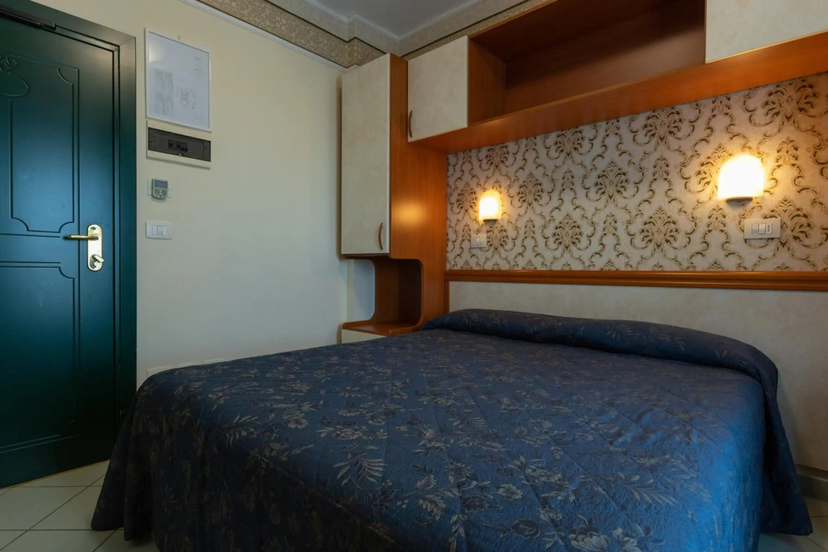 Hotel River