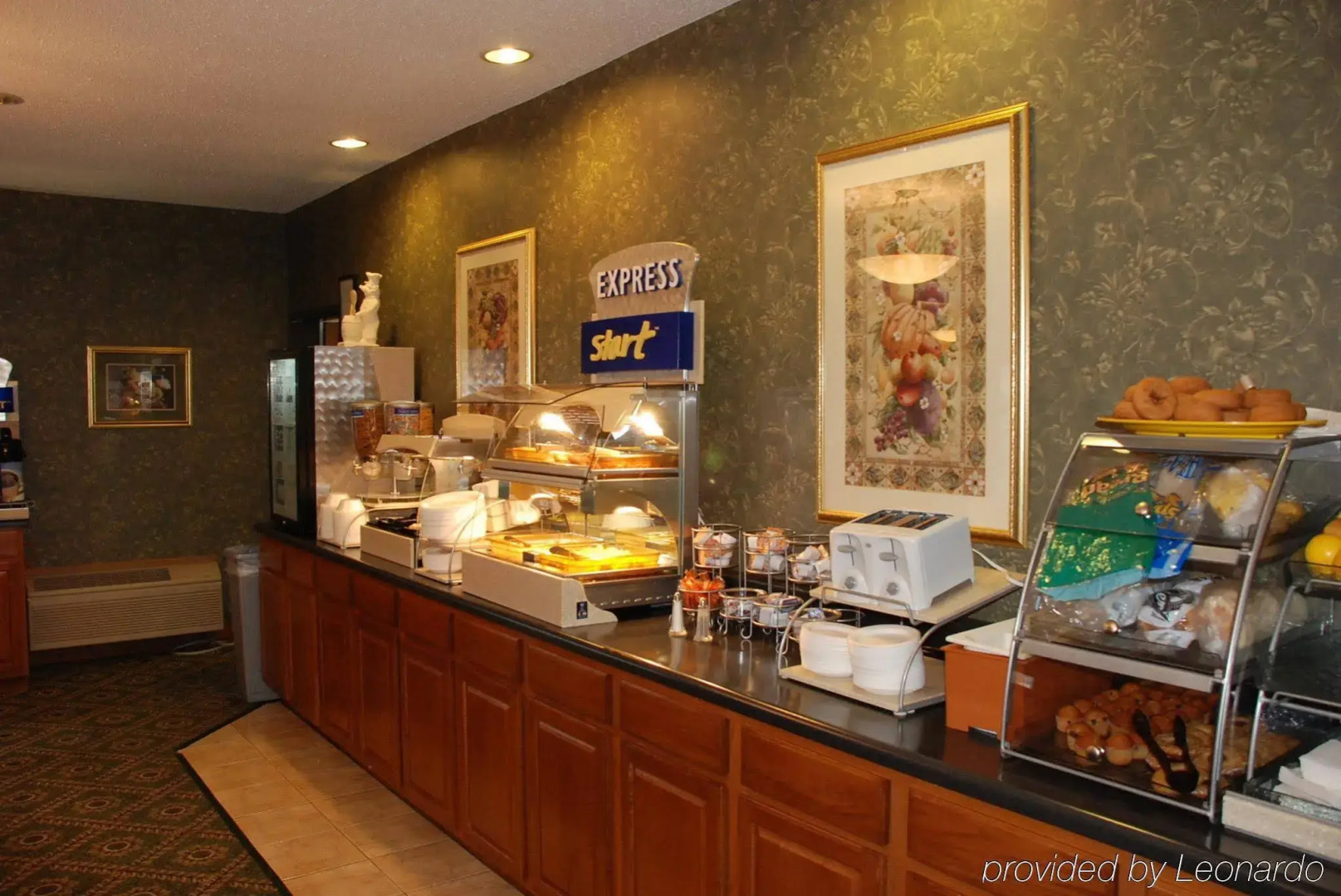 Holiday Inn Express & Suites Bloomington - Normal by IHG