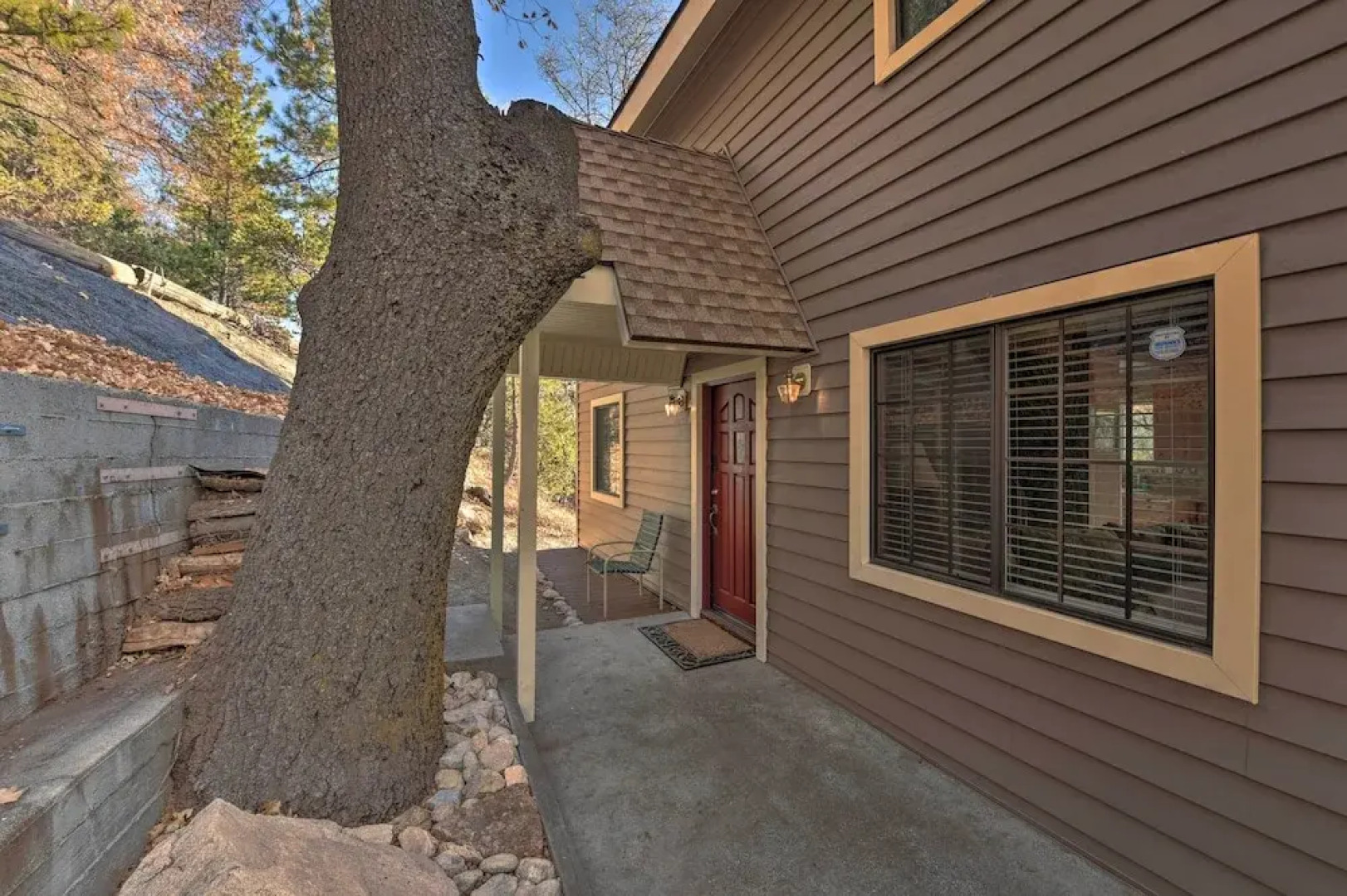 Mountainside Cabin w/ Deck - 16 Miles to Skiing!