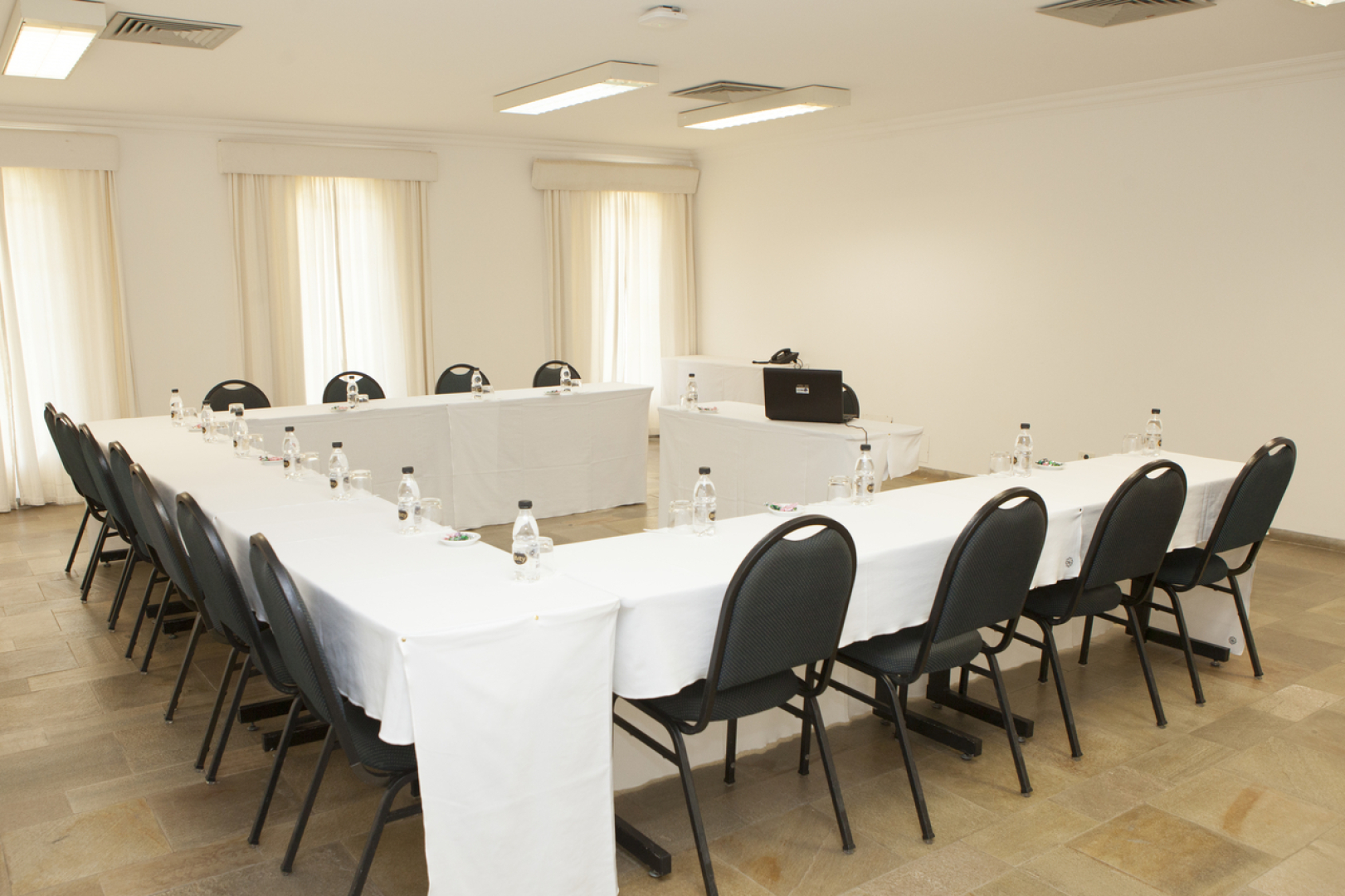 San Raphael Country Hotel