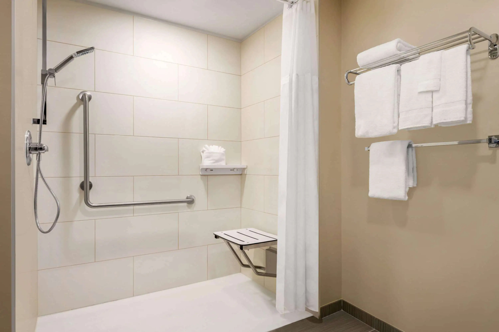 Super 8 by Wyndham Thompson