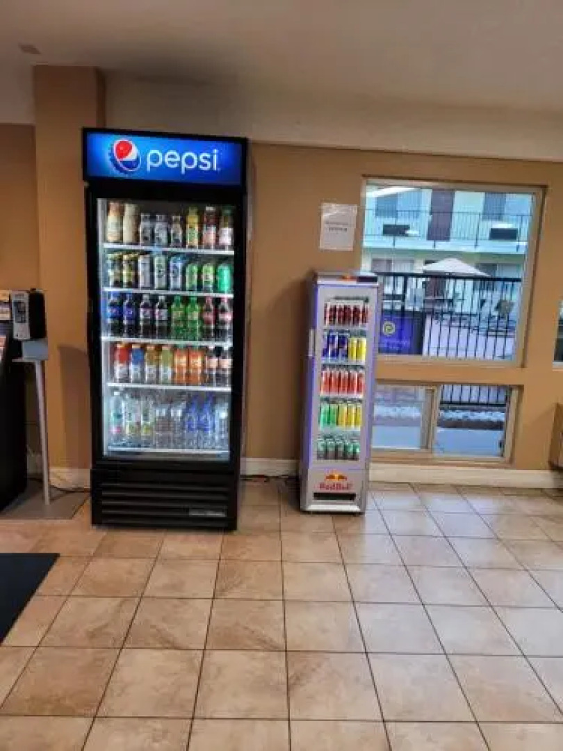 Econo Lodge Inn & Suites