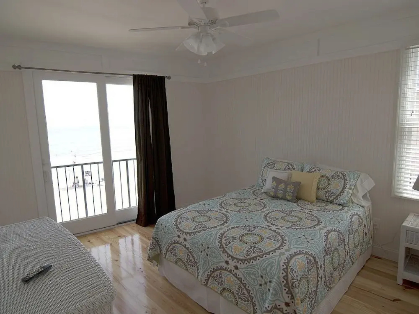 Moontide - 5 Br home by RedAwning