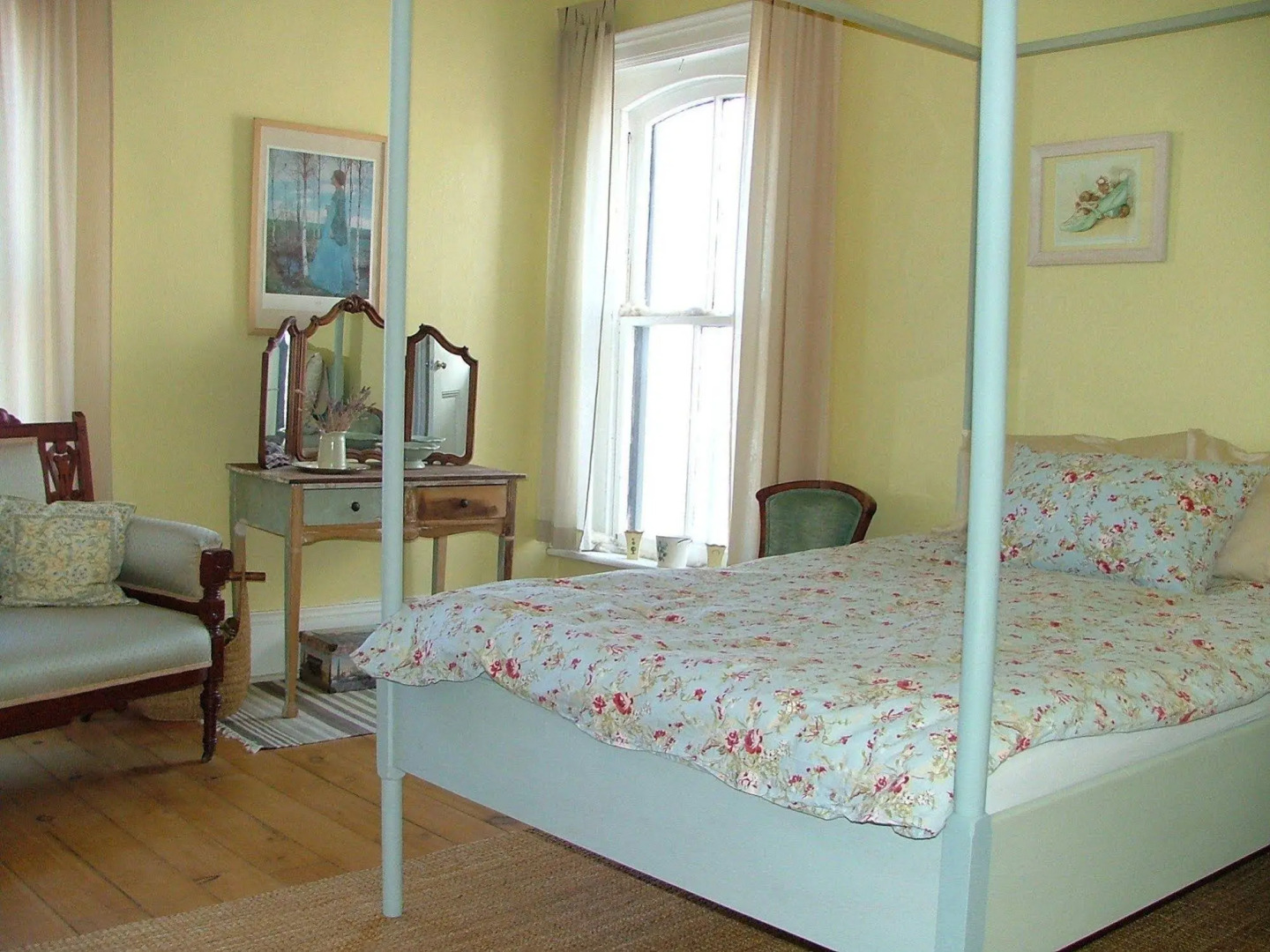 Motley Manor on Lilac Grove Hill