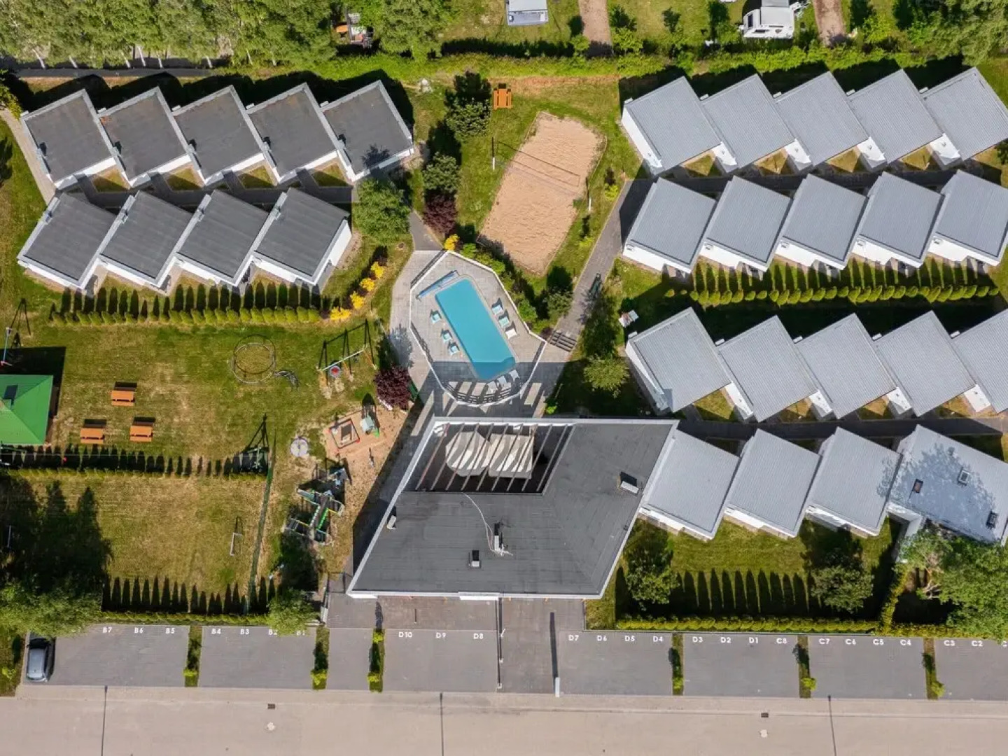 Holiday Homes With Pool, Close to the Beach