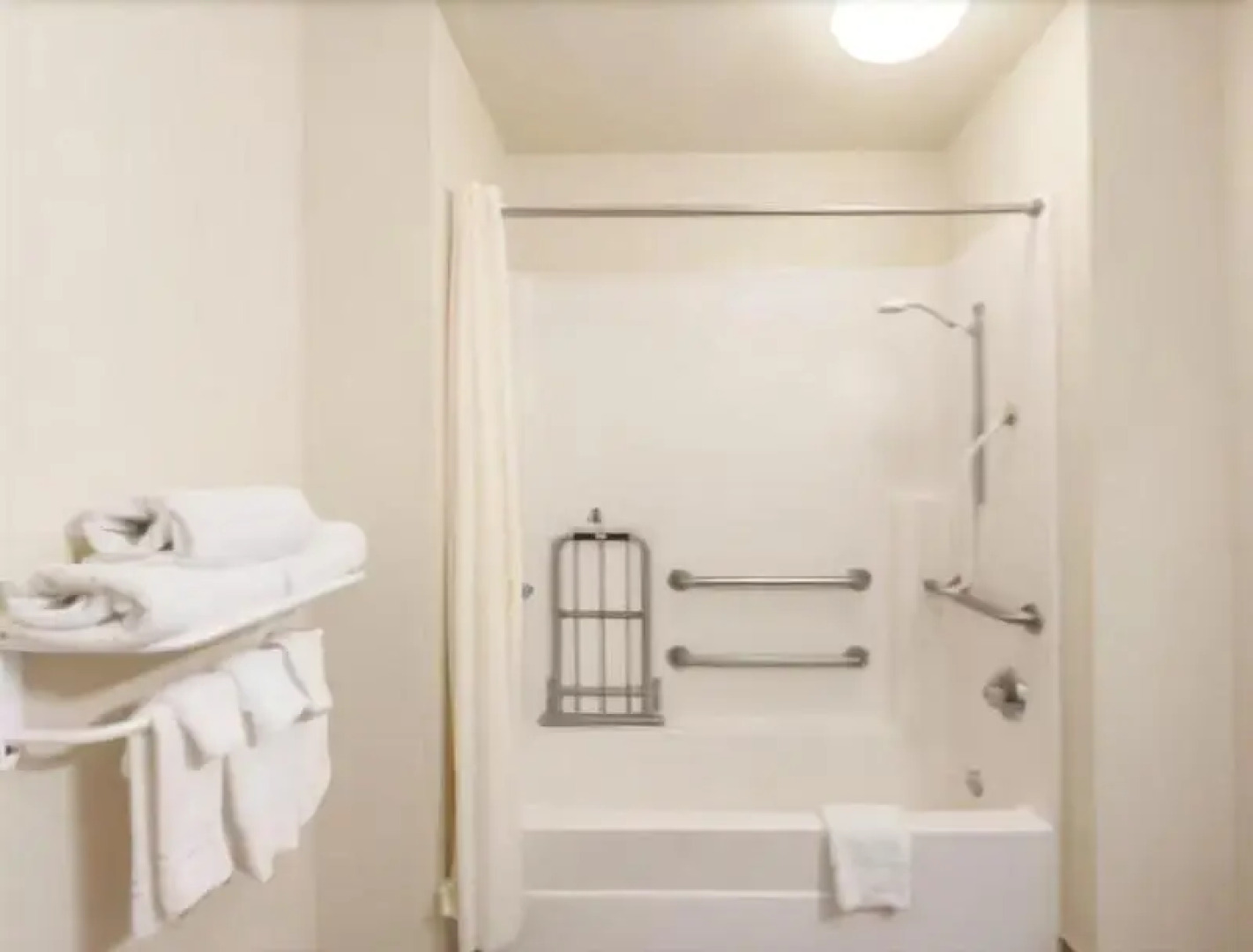 Ramada by Wyndham Fresno North