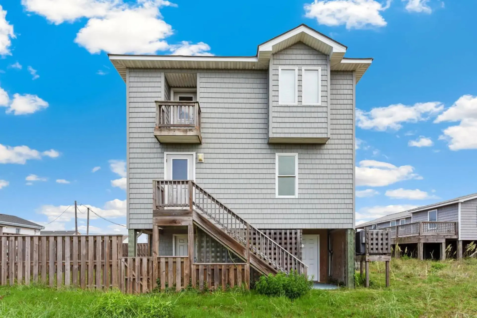 4120 The Shake Shack Across Street from Beach