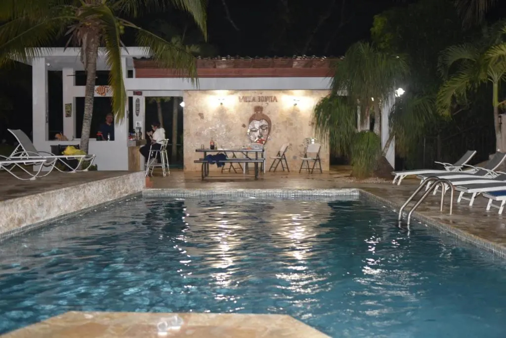 Isabela Villa sleeps 40, pool, Jacuzzi, BBQ, power plant, volley, pool table