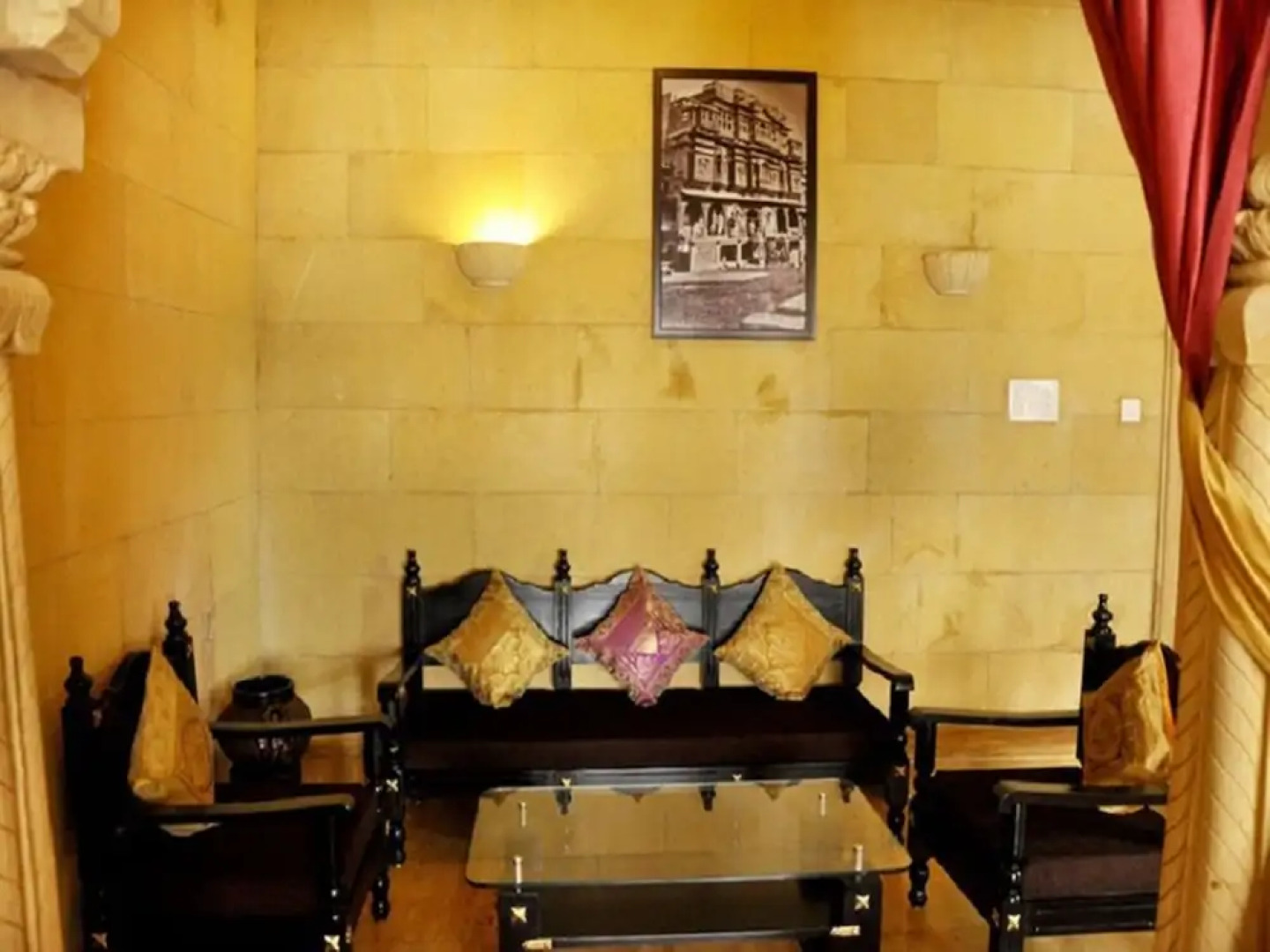 Vista Rooms at Patwa Haveli Road