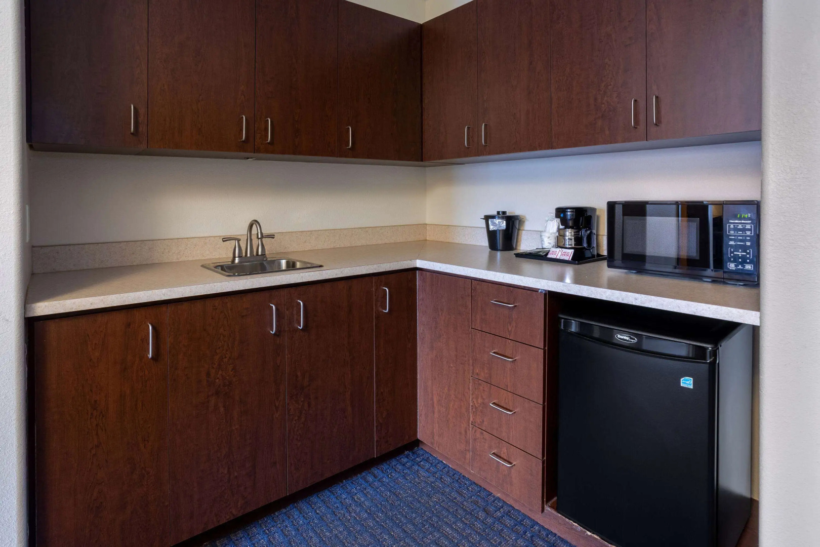 Super 8 by Wyndham Lachenaie/Terrebonne