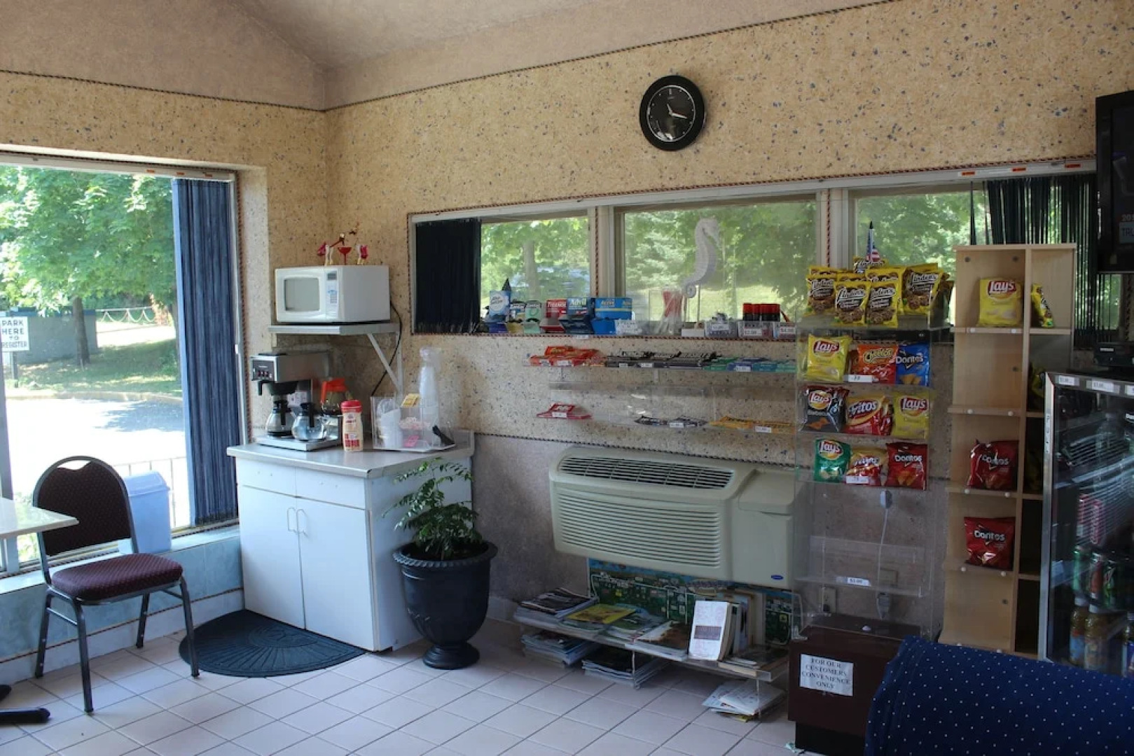 Tides Motor Inn at Stehli Beach