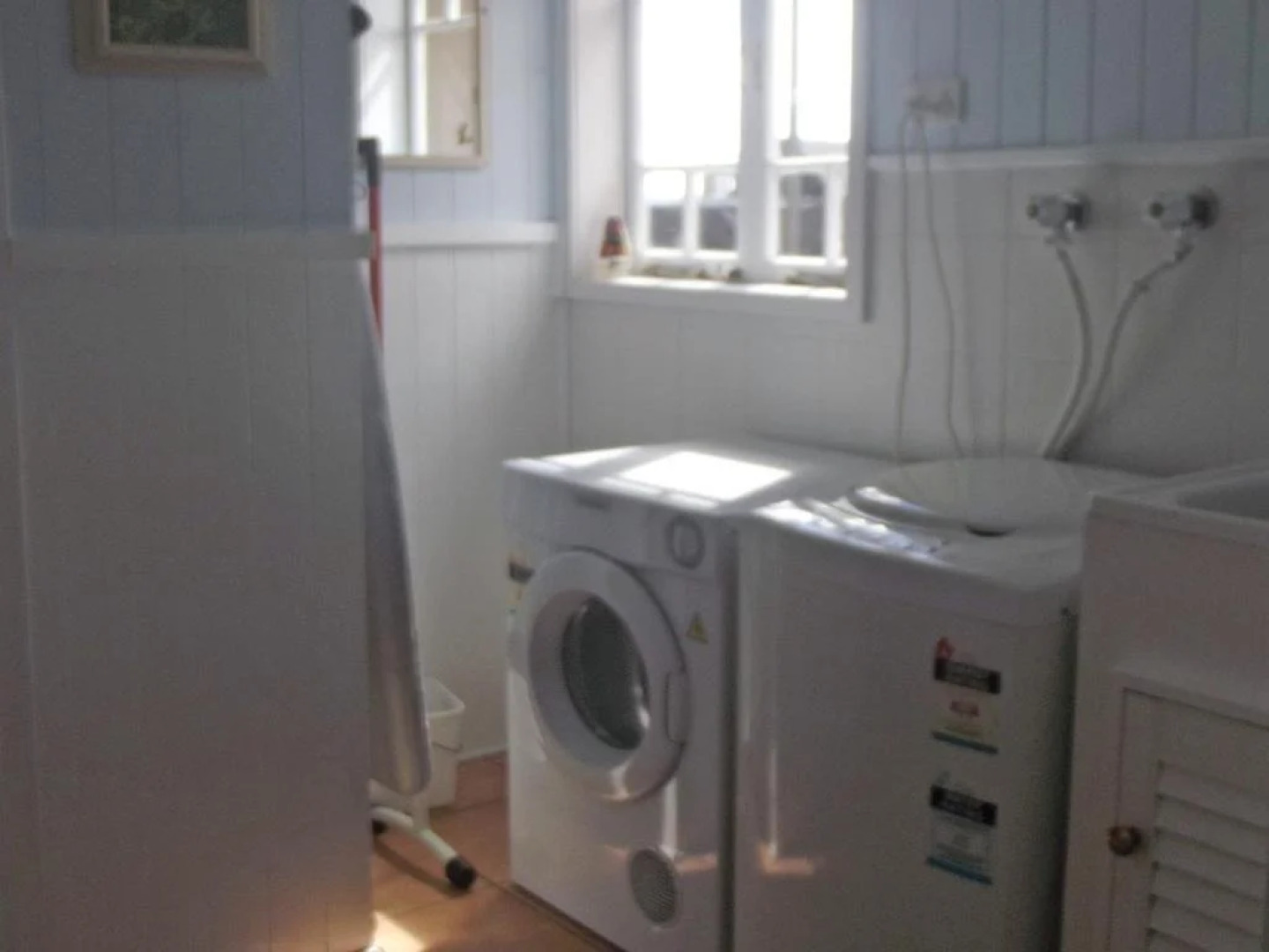 Montville Holiday House