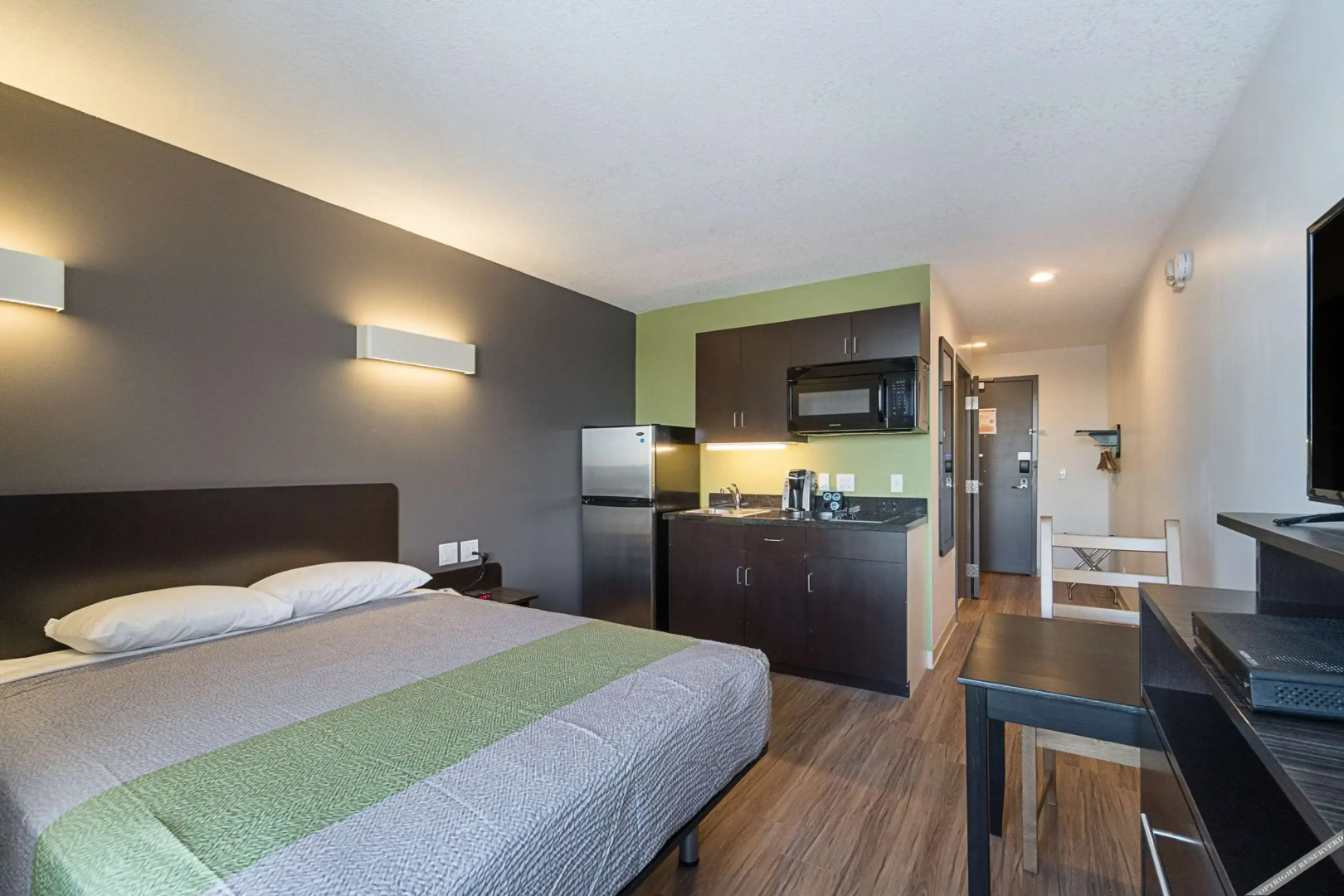 Studio 6-Bruderheim, AB