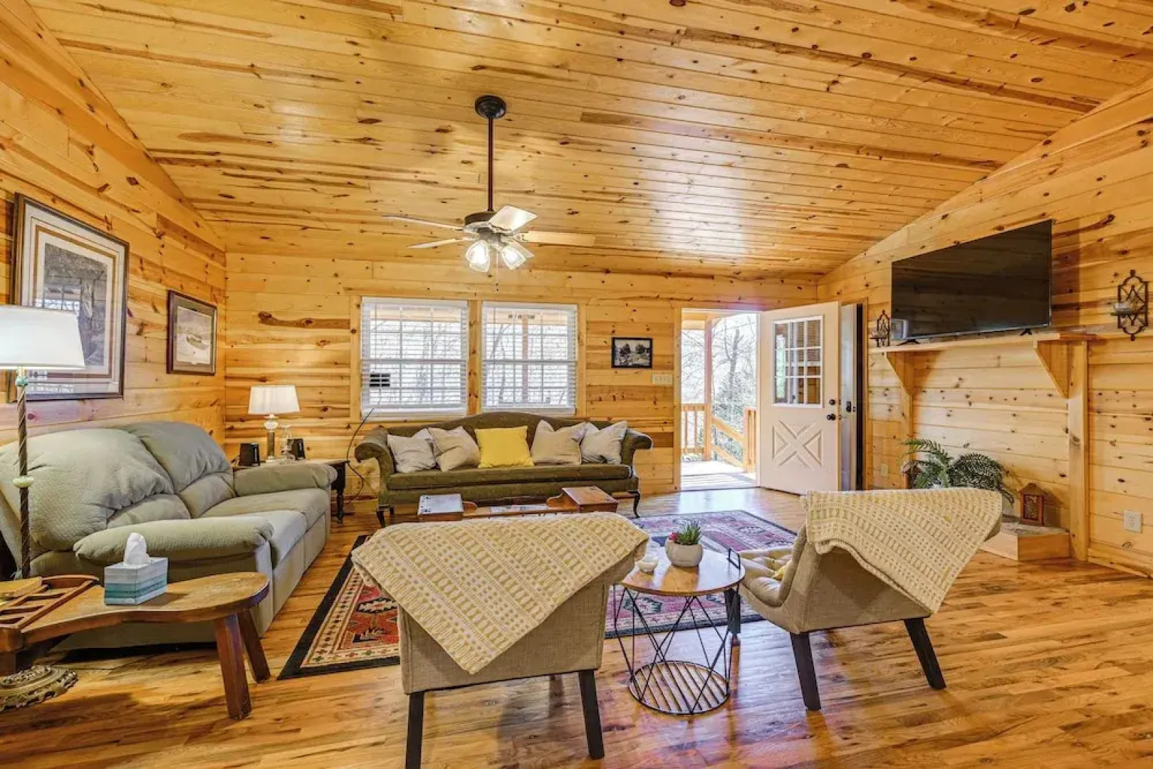 8 Mi to Chattooga River: Pet-friendly Mtn Cabin