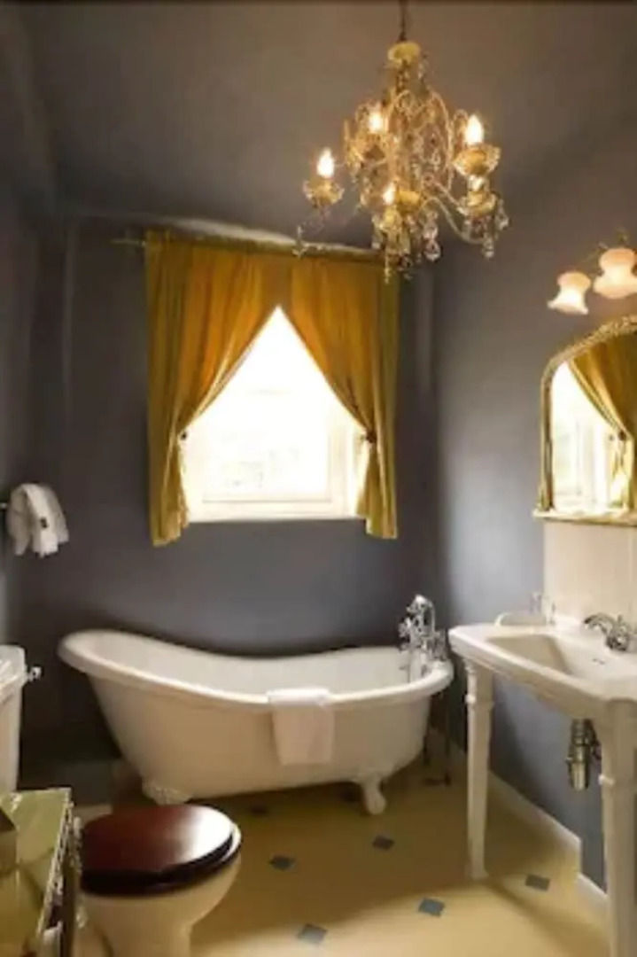 Ravenwood Hall Hotel