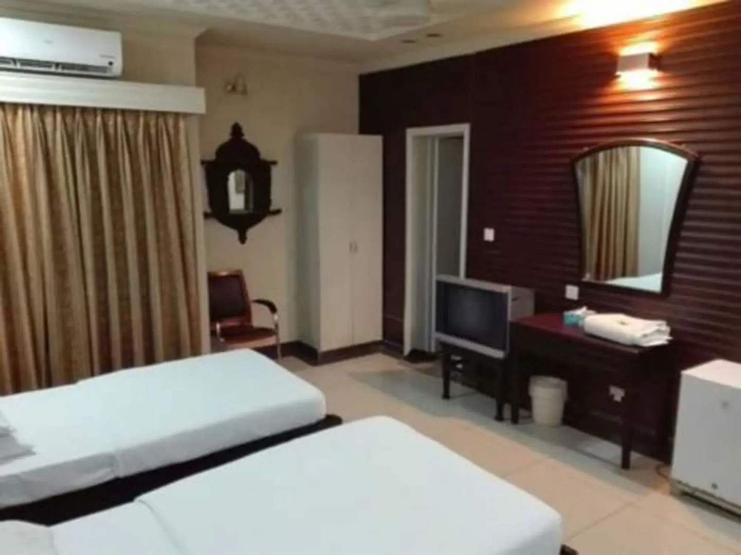 The Nishat Hotel Gulberg