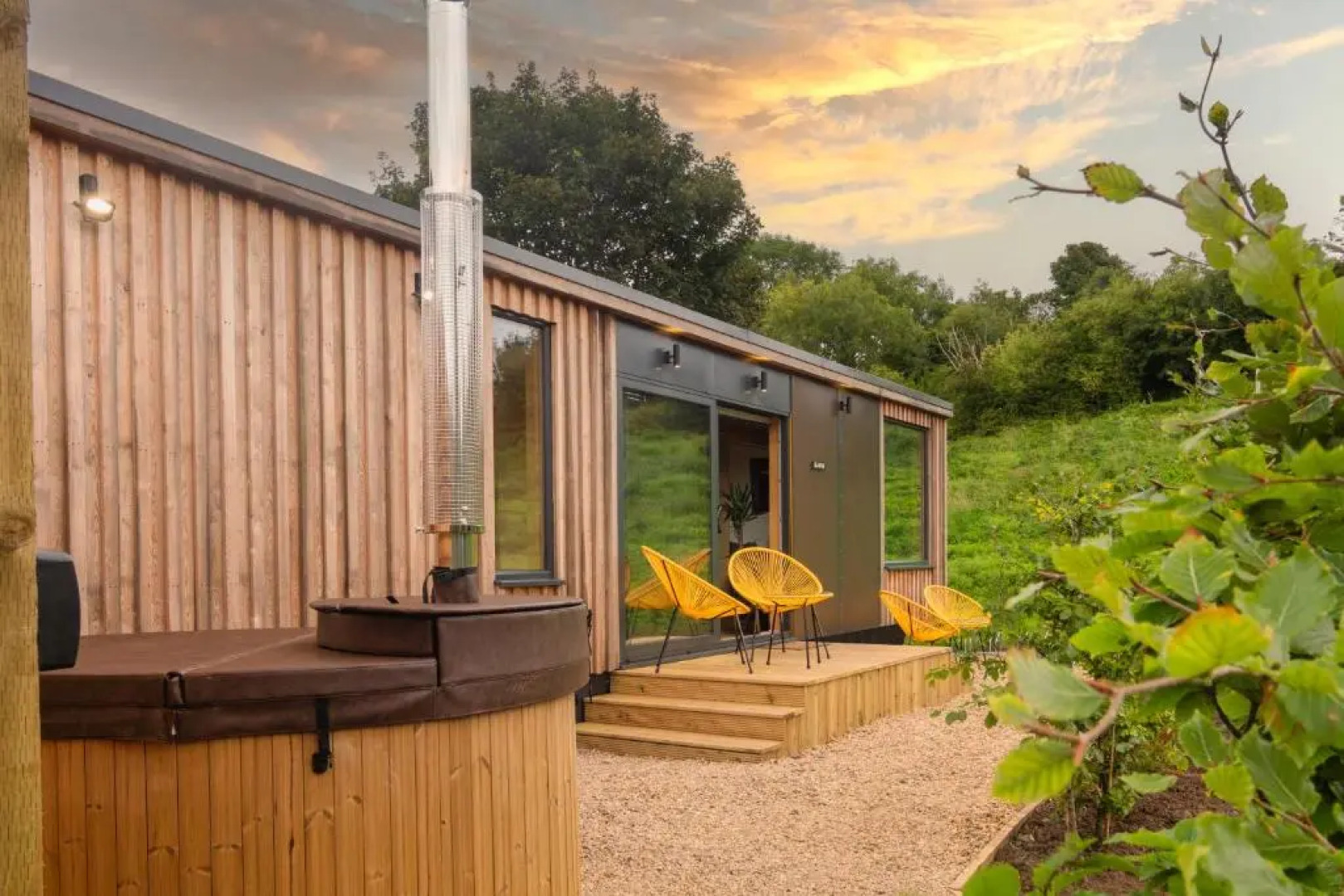 The Jungle - Unique Hot Tub Cabin in Millport