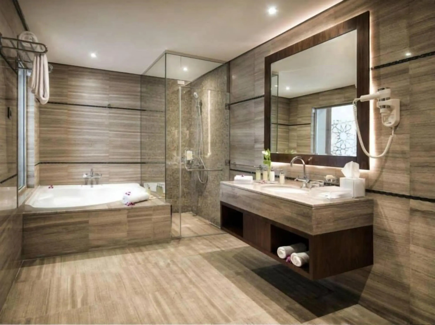 Bay La Sun Hotel & Marina