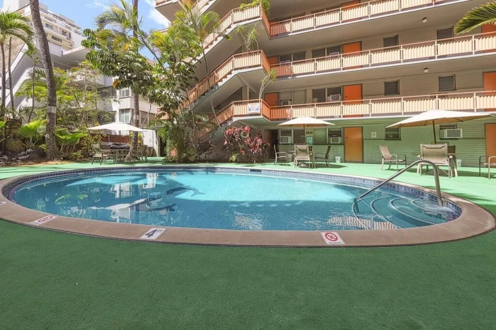 Waikiki Condo Rental - Hawaiian King