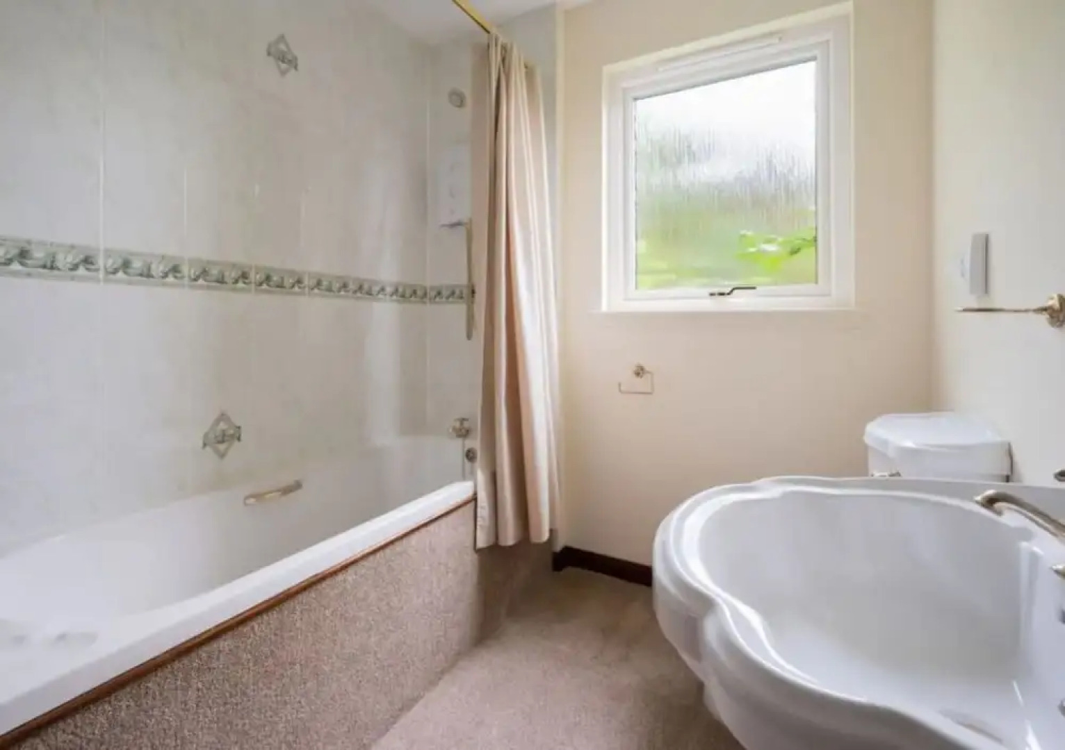 Loch Ness House Hotel