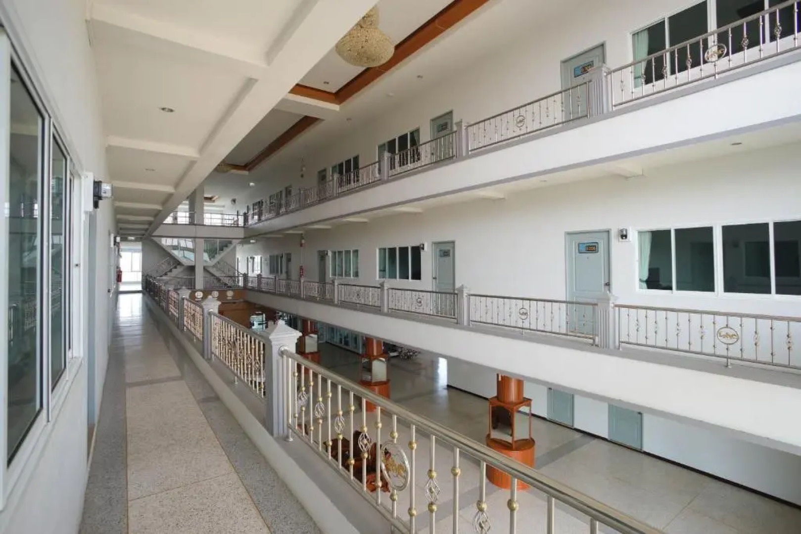 OYO 75394 Sakthong Grand Hotel