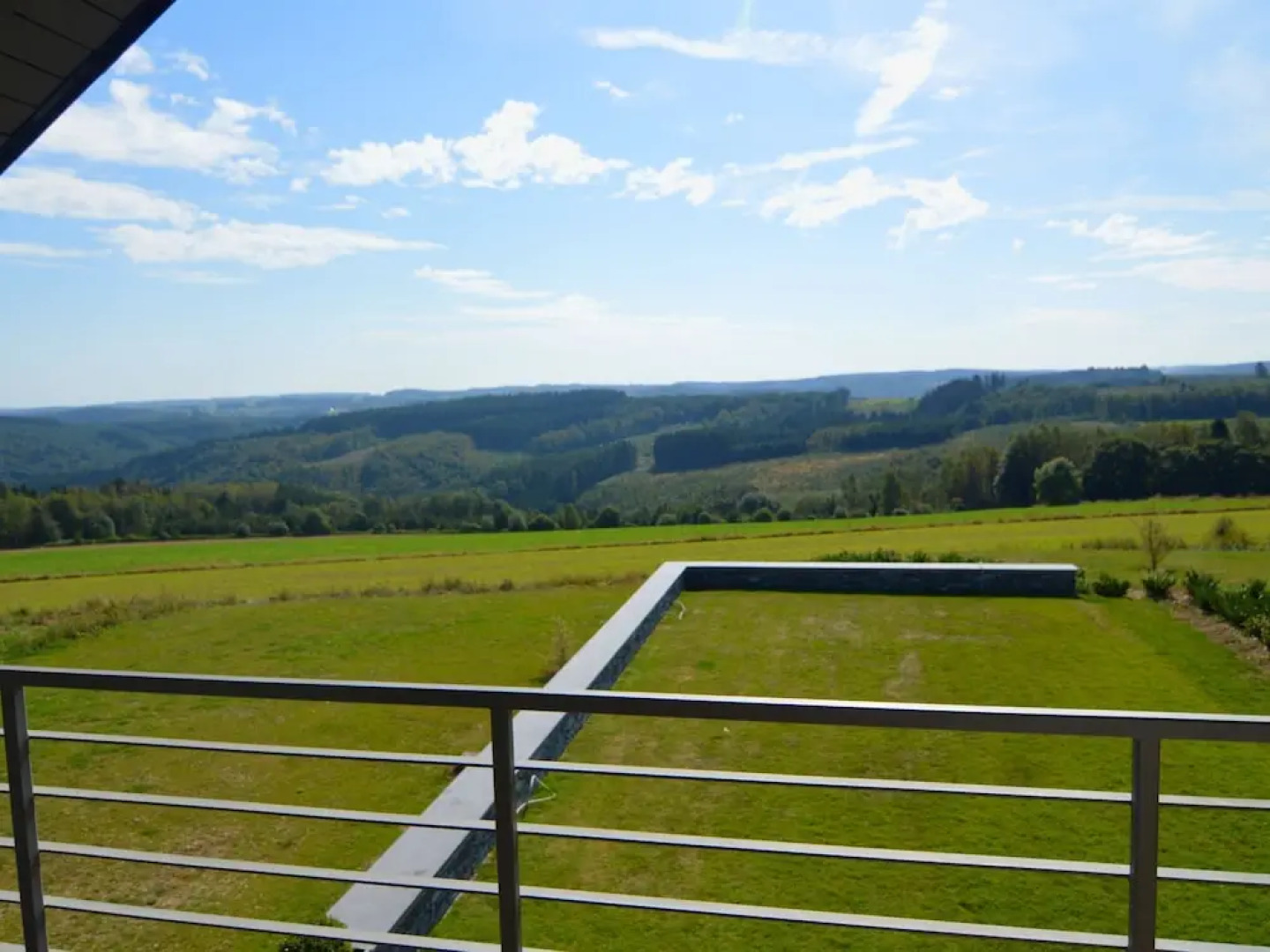 Luxurious Villa With Swimming Pool in La Roche