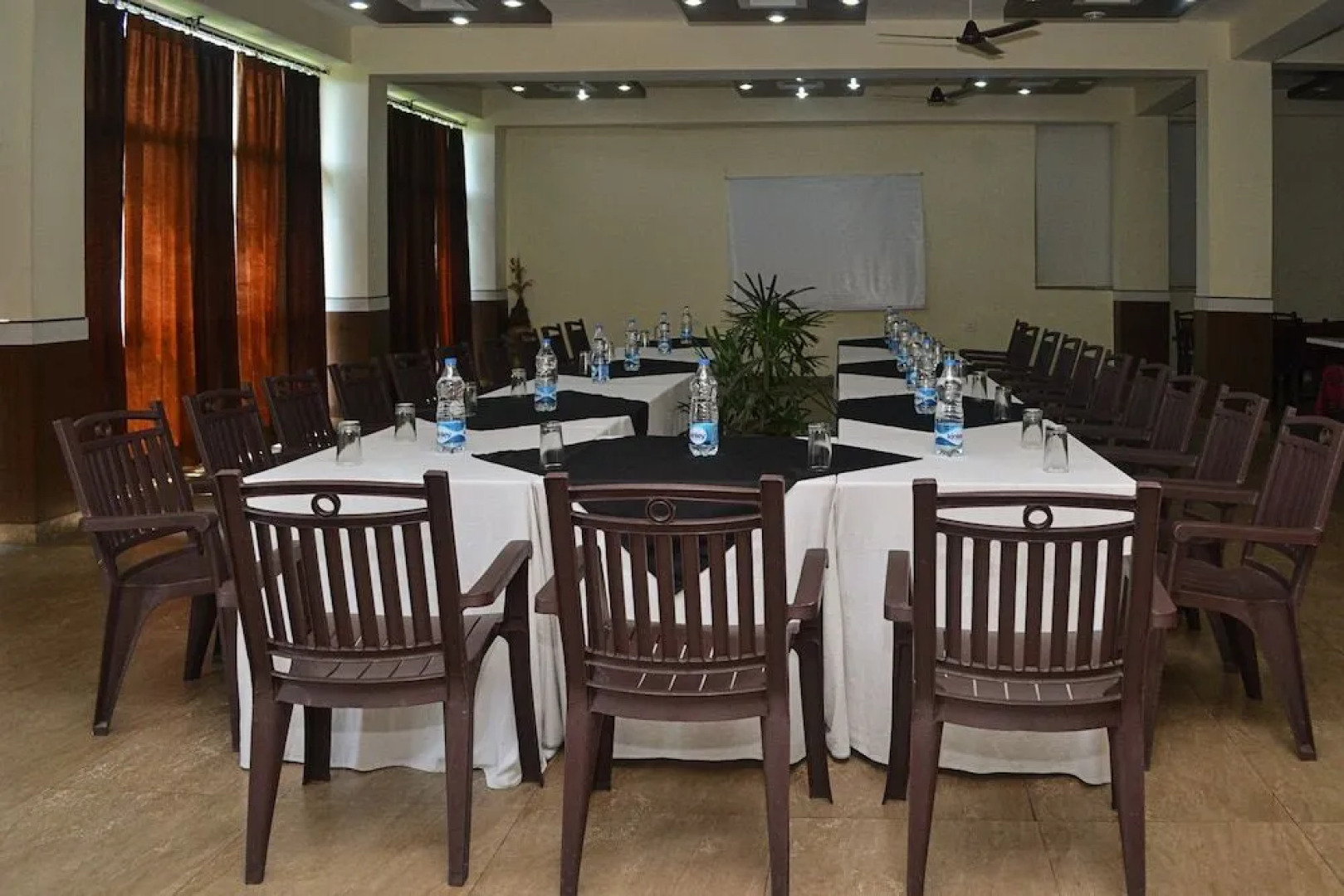 OYO 22122 Hotel Falcon Crest