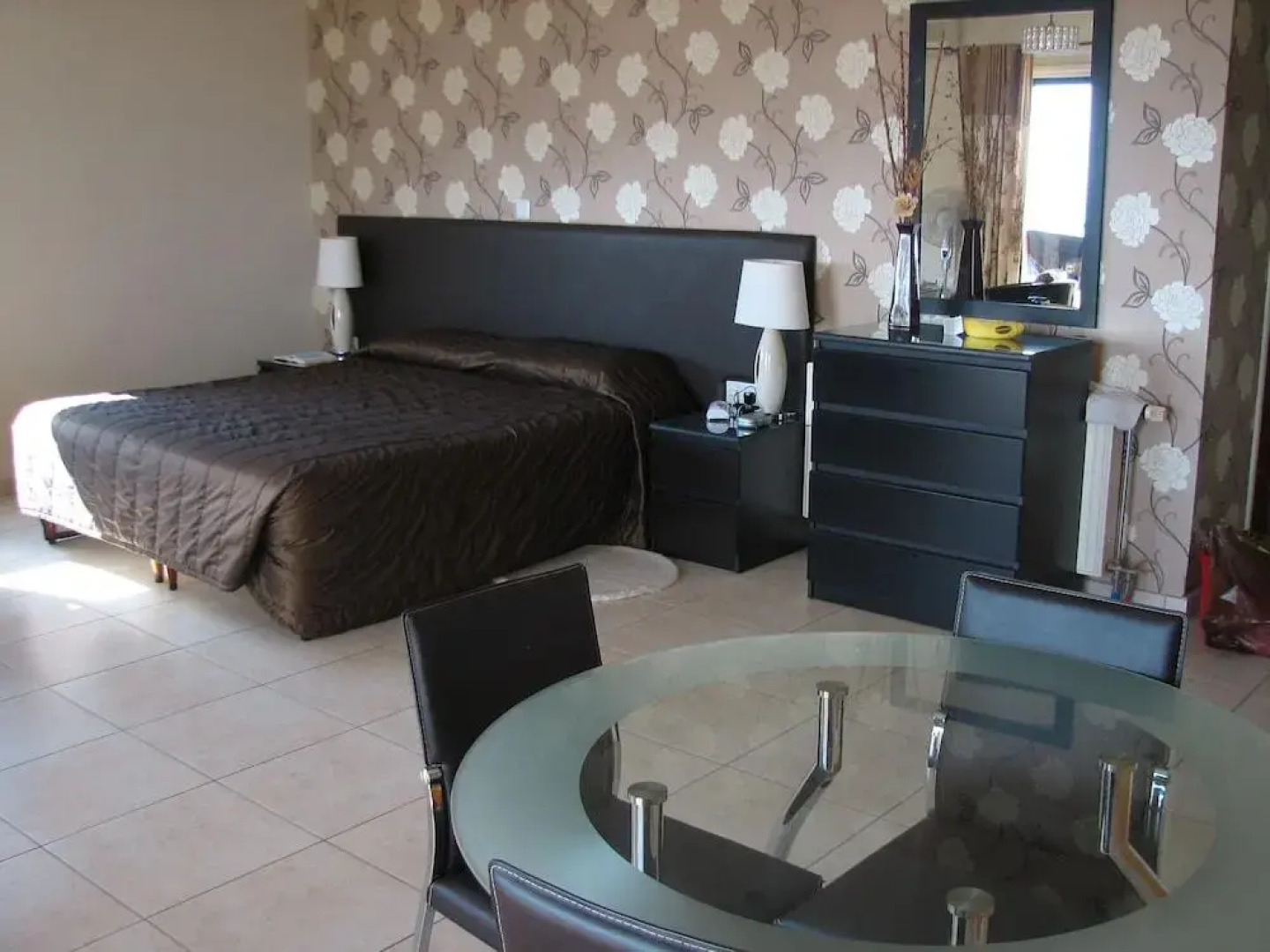 Hill View Restaurant & Apartments