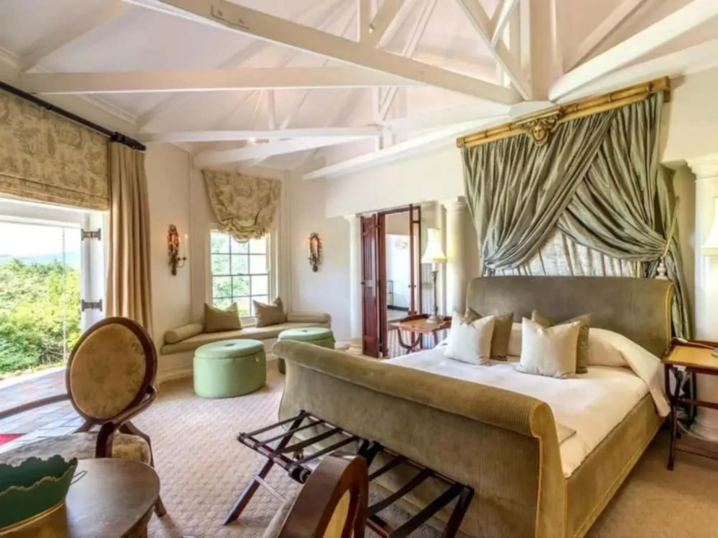 Blue Mountain Luxury Lodge