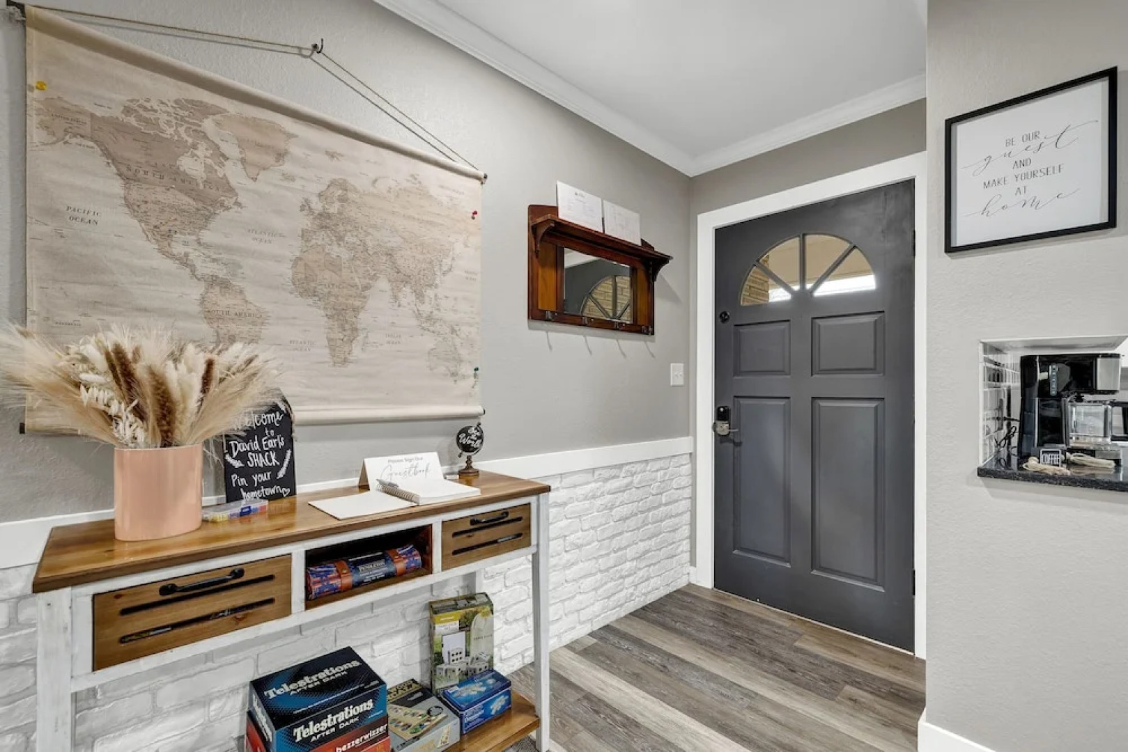 Charming Oasis Hot Tub & Fire Pit - 1mi to Dwntn