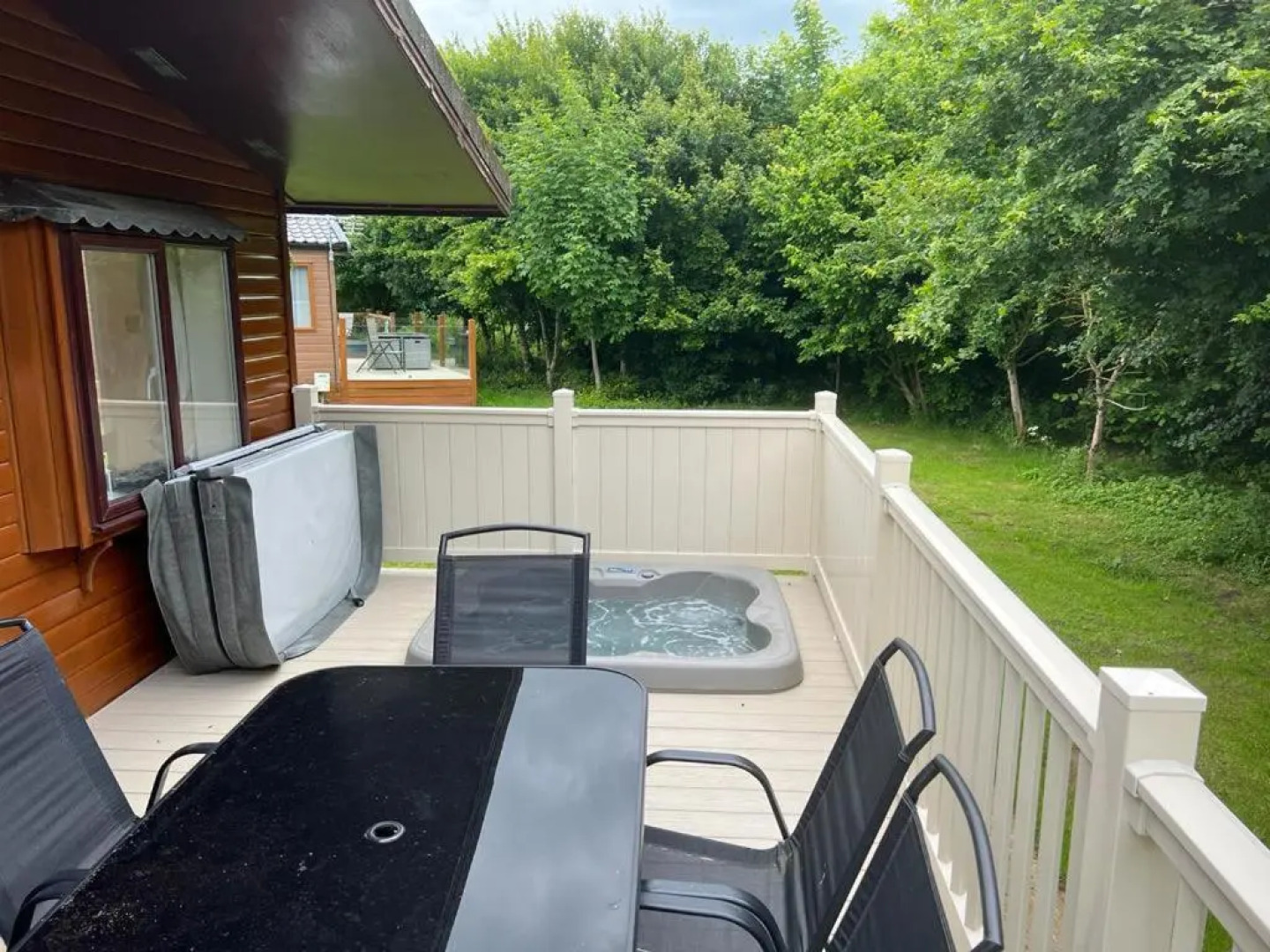 Woodland Lodge With Hot Tub