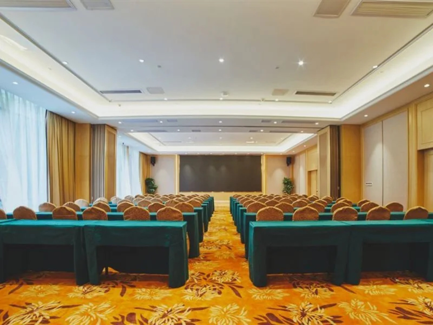 Vienna International Hotel(Shuanglong airport store of Guiyang Airport)