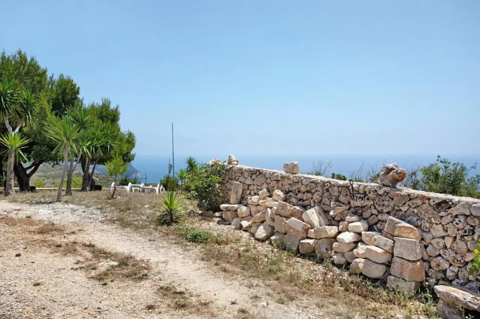 Lithahiro stone house