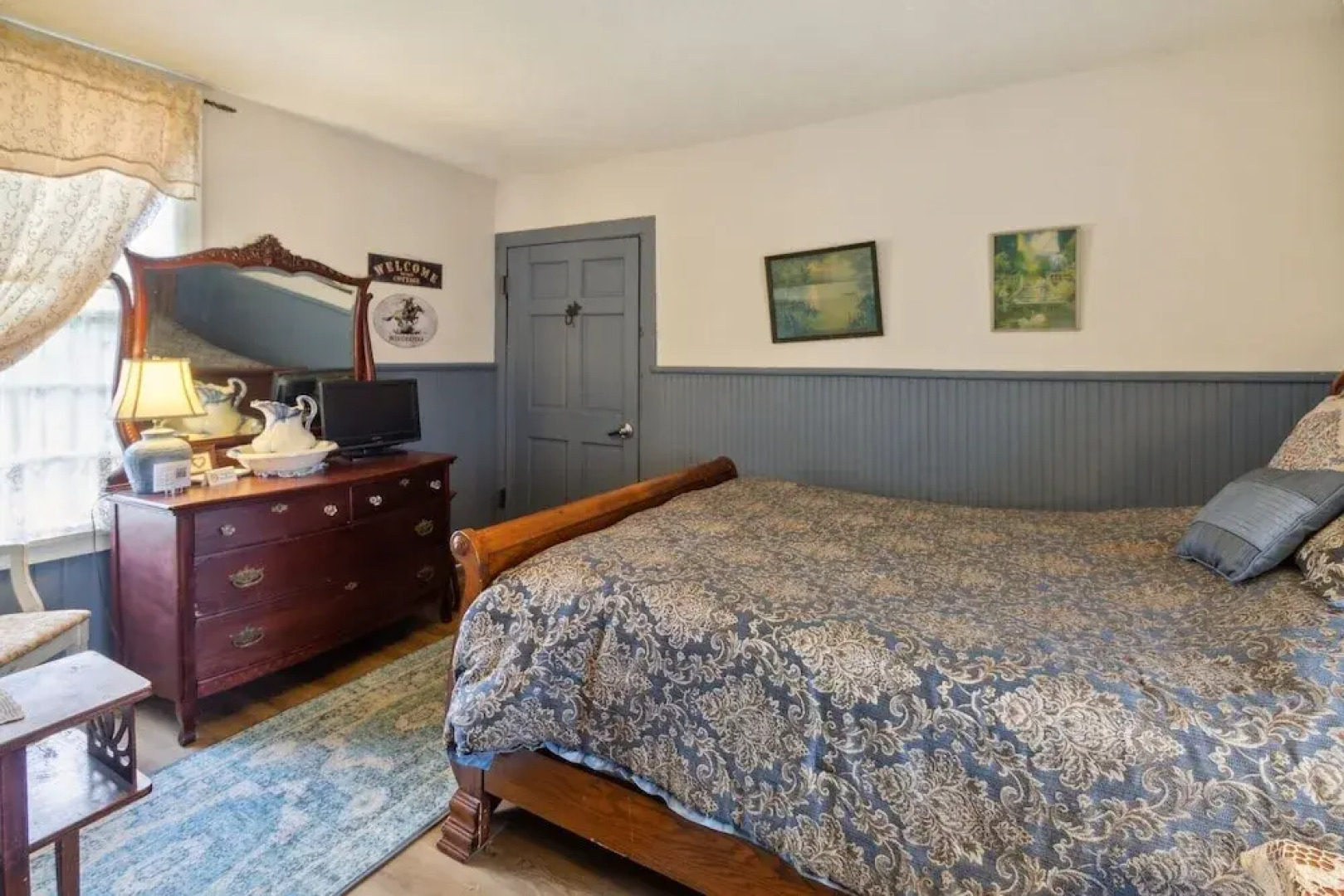 Carroll Cottage 1 Bedroom by Main Street Bed & Breakfast