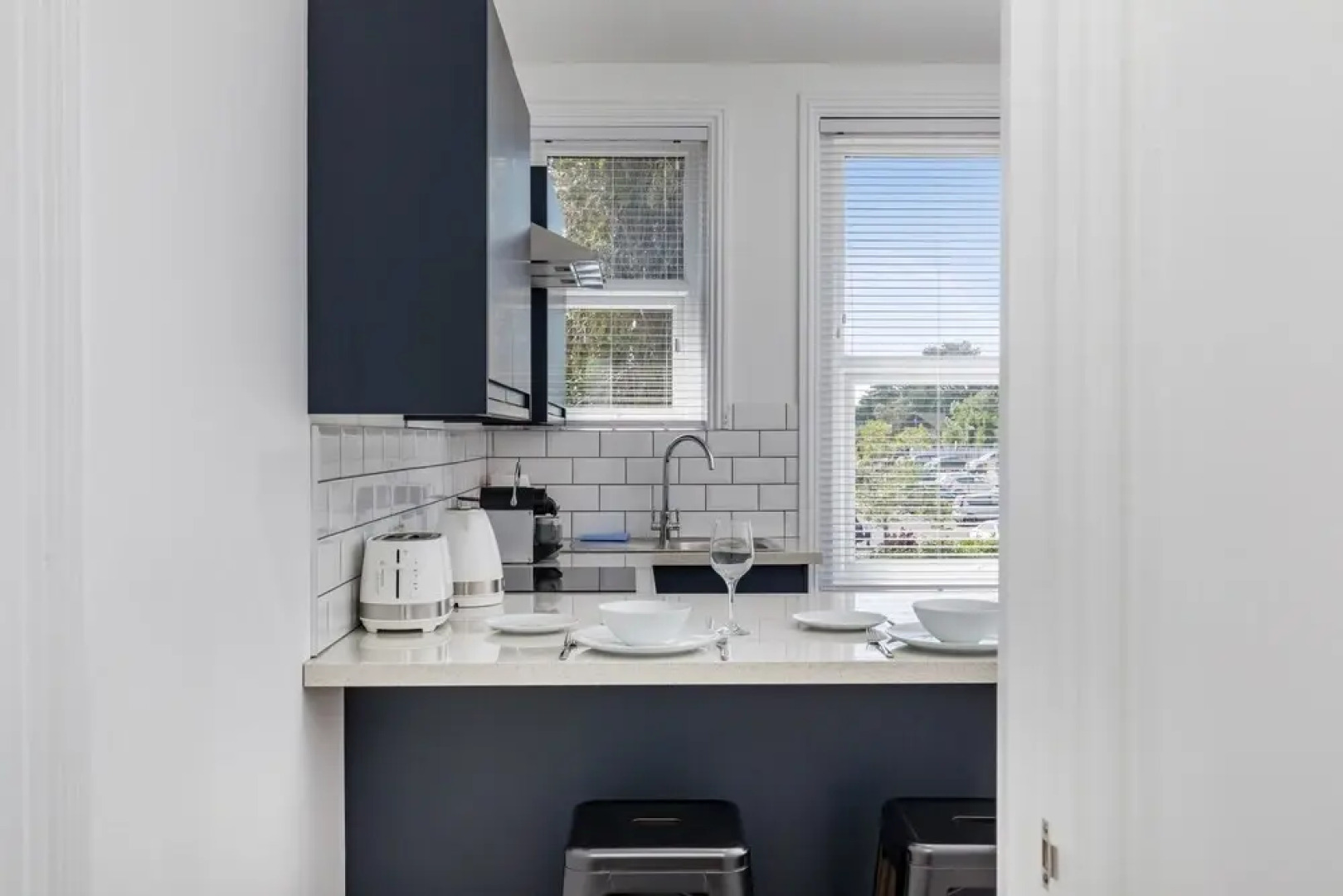 Hazelgrove Apartment | By Huluki Sussex Stays