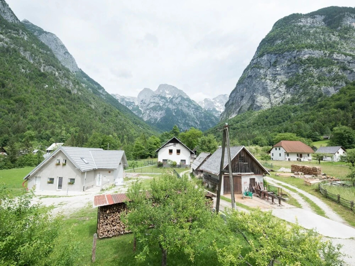Apartments and rooms Nataša 2