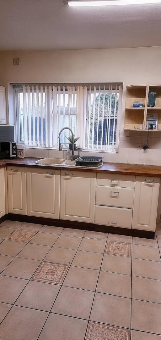 Captivating 3-bed in Wednesbury, Free Parking