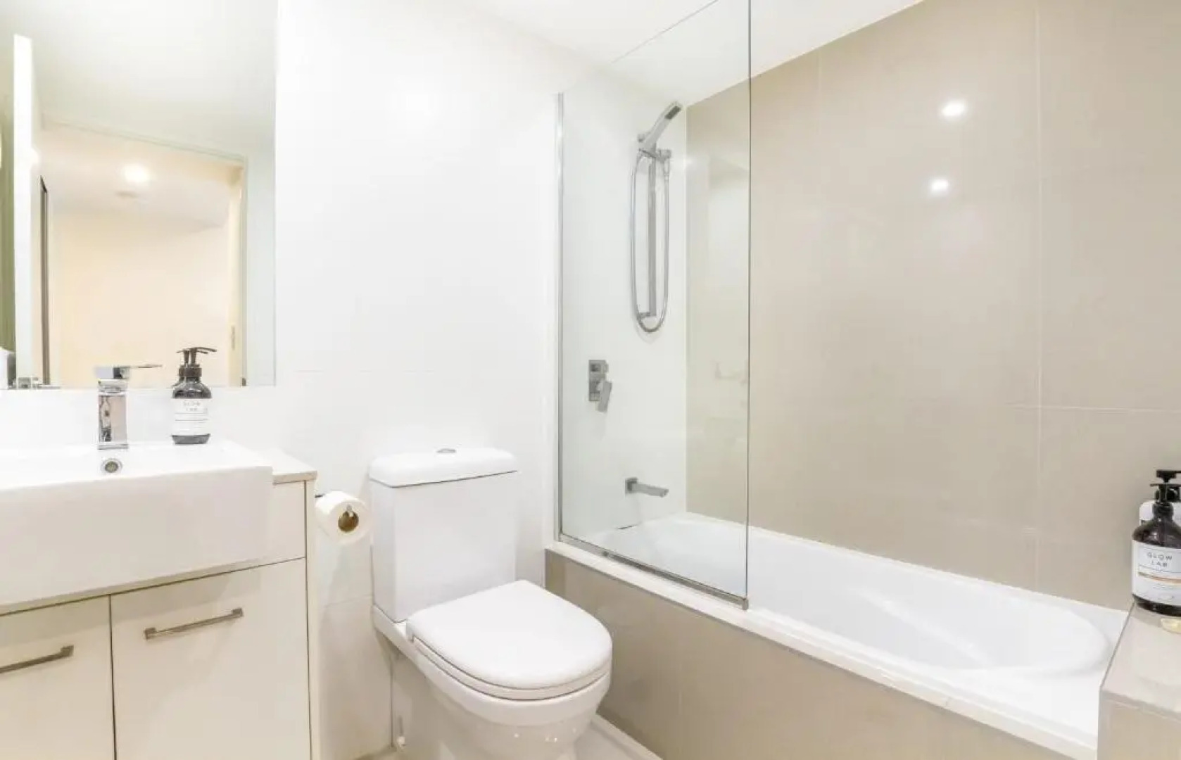 Luxurious 3BDR Townhouse in Great Location