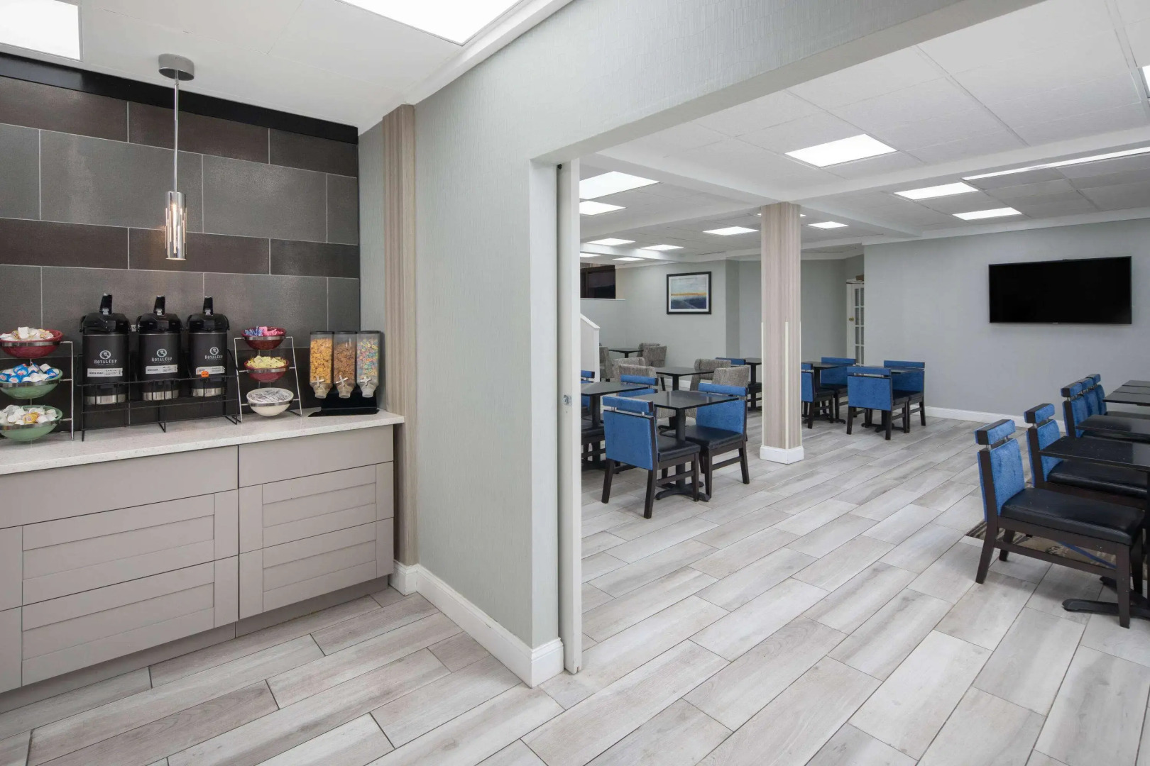 La Quinta Inn & Suites by Wyndham Atlanta Airport South